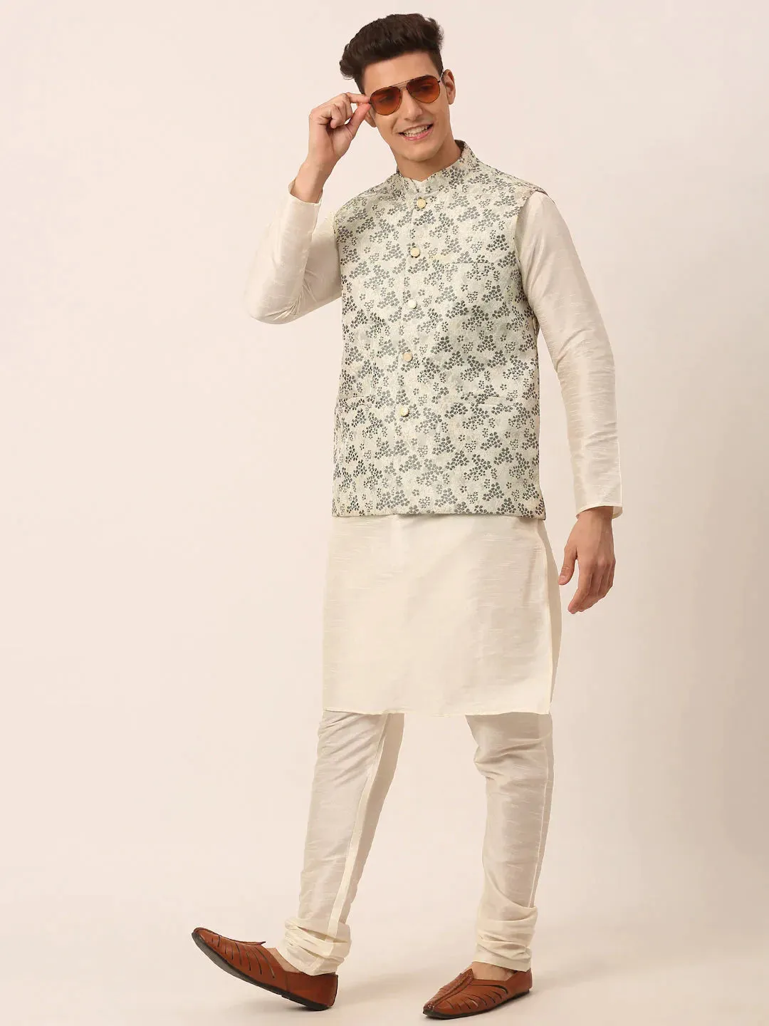 Men'S Solid Kurta Pyjama With Grey Floral Embroidered Nehru Jacket