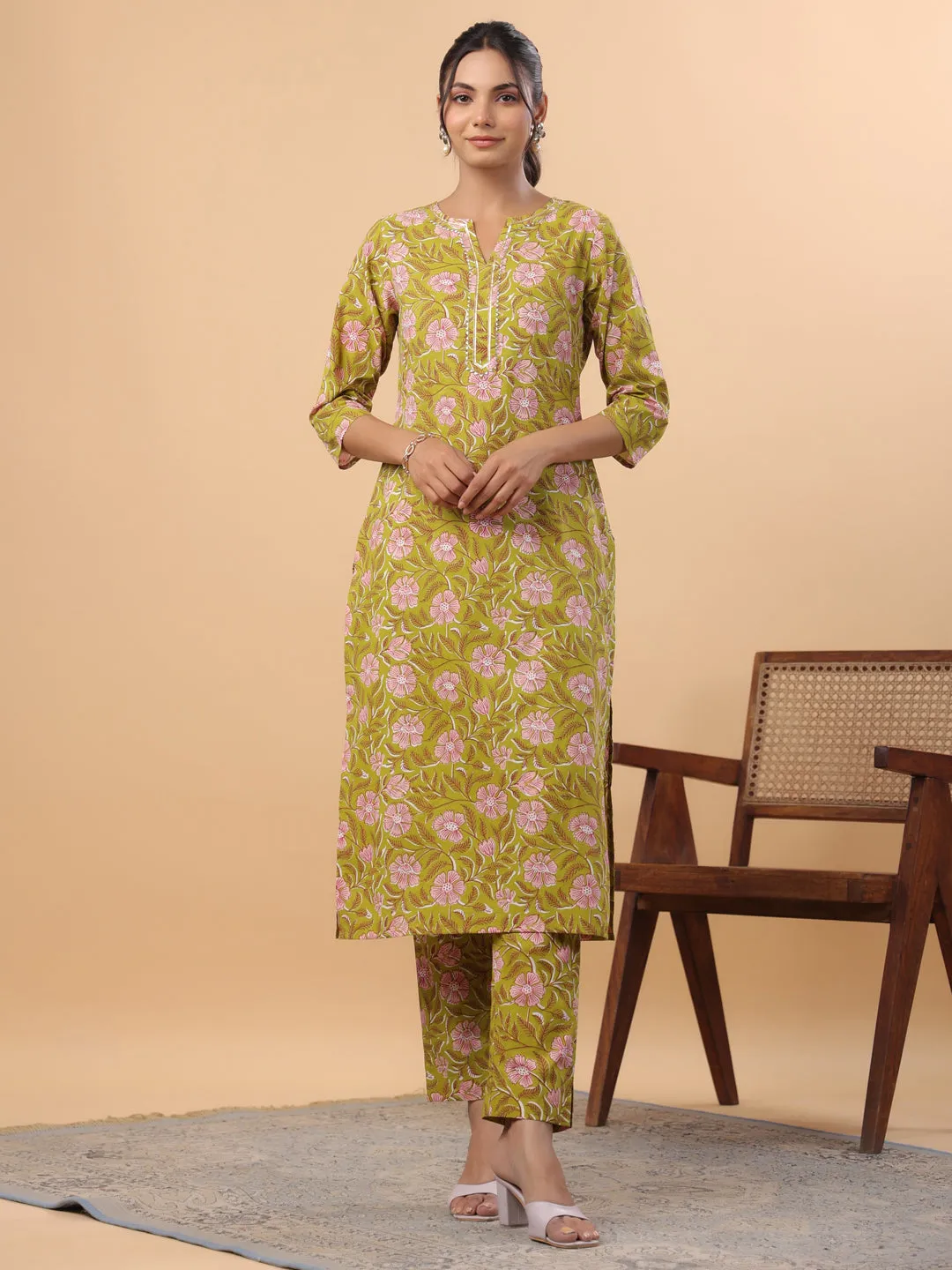 Women Lime Green Cambric Kurta & Bottom