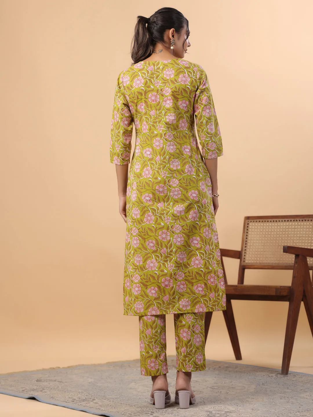 Women Lime Green Cambric Kurta & Bottom