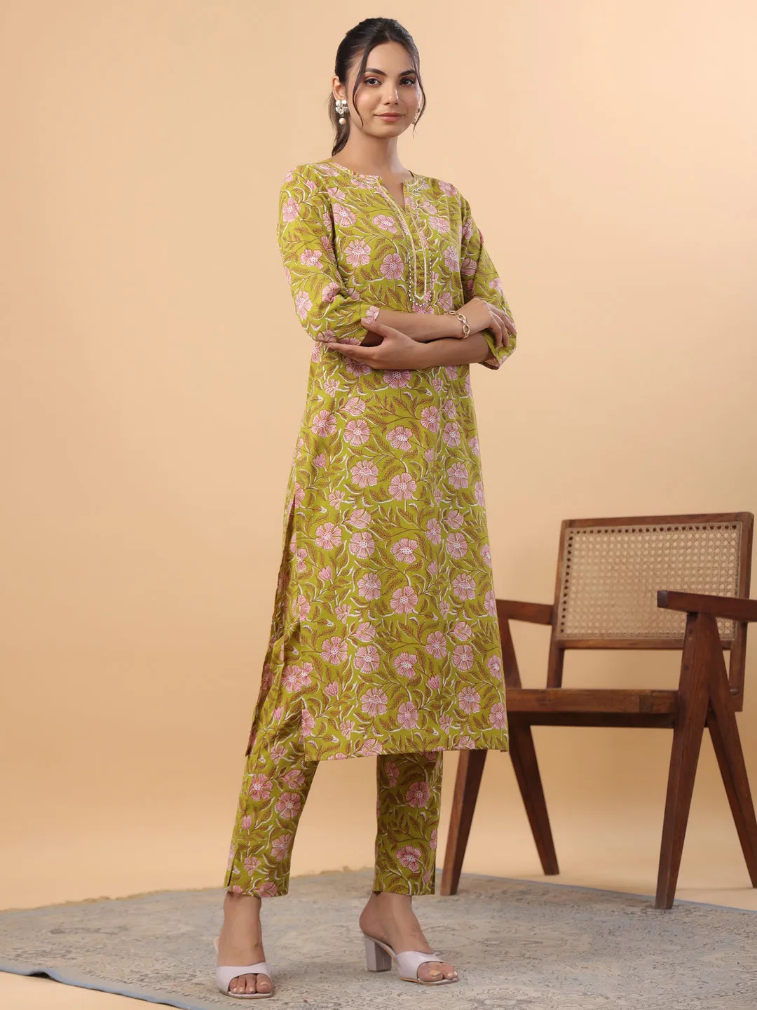 Women Lime Green Cambric Kurta & Bottom